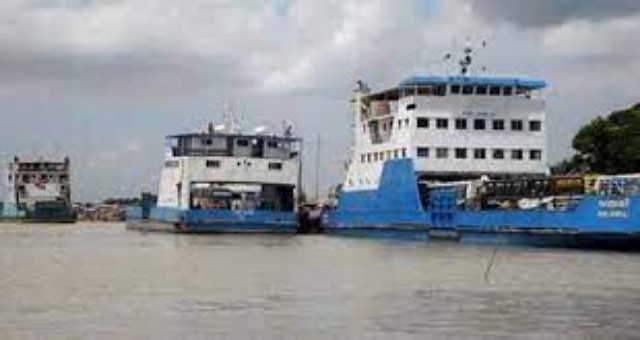৭ ঘণ্টা পর ফেরি চলাচল শুরু শিমুলিয়া-মাঝিরকান্দি রুটে
