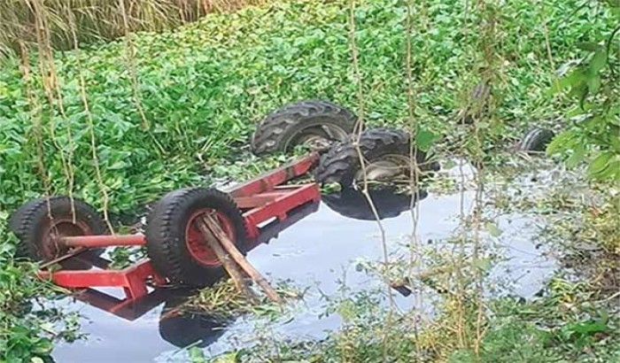 কুমিল্লায় ট্রাক্টর উল্টে  প্রাণ গেল ৩ জনের