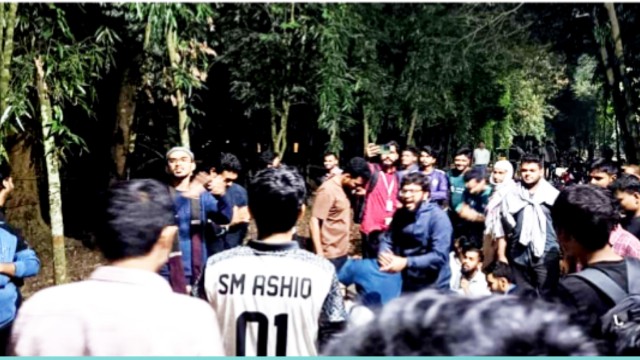 শাকসু তফসিল না দিলে রাতভর উপাচার্যের বাসভবনের সামনে অবস্থান—শাবিপ্রবিতে উত্তেজনা চরমে!”