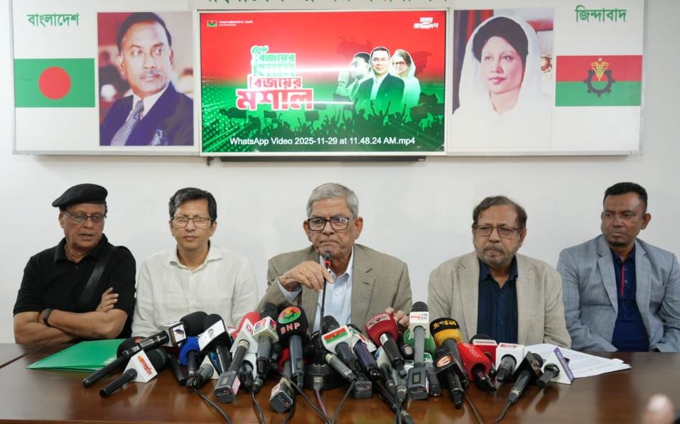 হাসপাতালেই সংকটাপন্ন খালেদা জিয়া, বিদেশে নেওয়ার মতো শারীরিক অবস্থা নেই: মির্জা ফখরুল