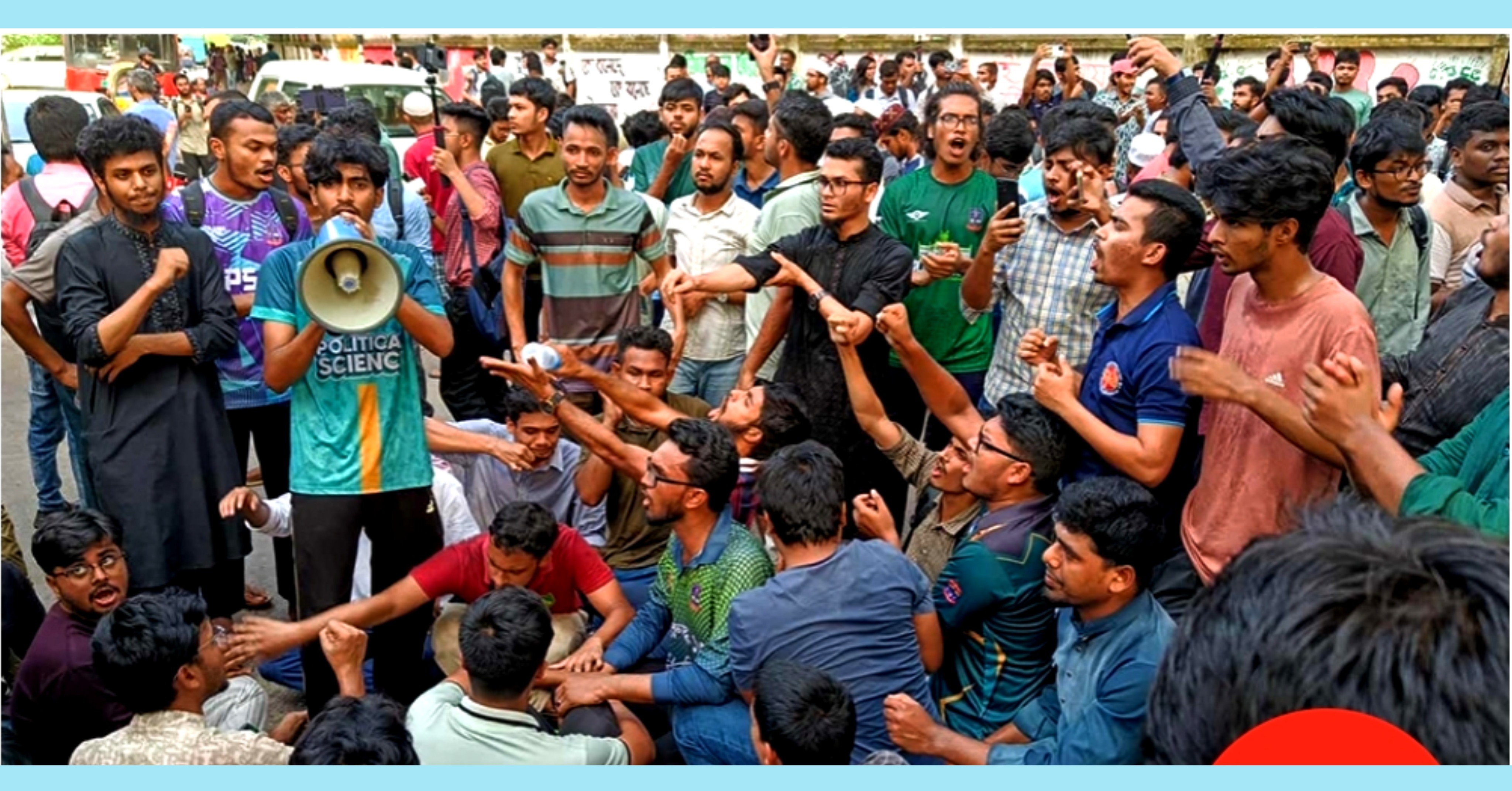 ঢাবিতে উত্তাল শিক্ষার্থীরা! যৌন হয়রানির অভিযোগে গ্রেপ্তার অধ্যাপকের স্থায়ী বহিষ্কারের দাবিতে উপাচার্য কার্যালয় ঘেরাও