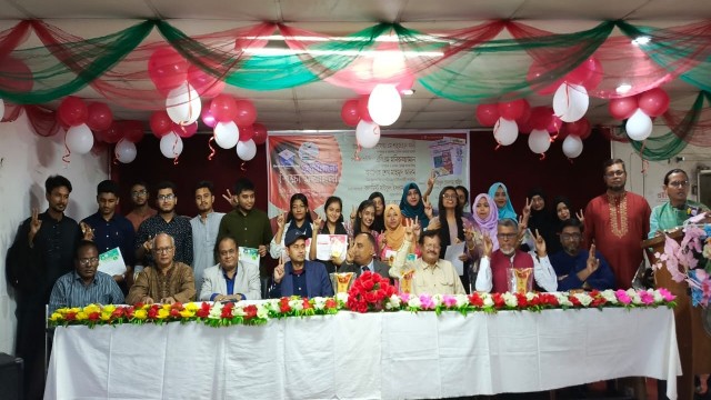 ঢাকায় অনুষ্ঠিত সাউন্ডবাংলা–গ্লোবাল এডুকেশন হাব শিক্ষা সম্মাননা: শতাধিক মেধাবী পেলেন পুরস্কার