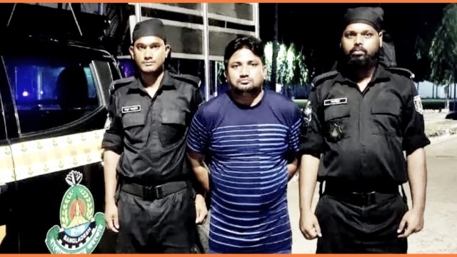 লক্ষ্মীপুরে মসজিদ কমিটির সভাপতির হত্যা মামলার মূল আসামি চট্টগ্রাম বিমানবন্দর থেকে গ্রেফতার