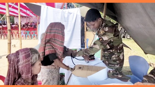 খাগড়াছড়িতে সেনাবাহিনীর মেডিকেল ক্যাম্প ও ওষুধ বিতরণ