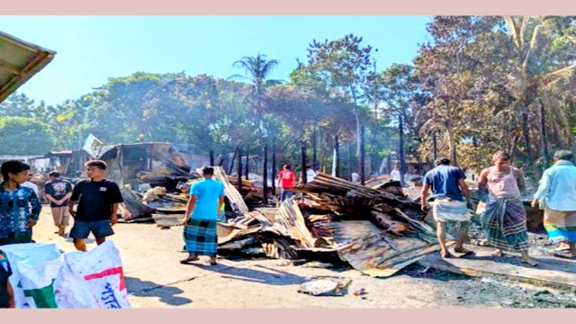 বান্দরবানে অগ্নিকাণ্ডে ১০টি দোকান পুড়ে ছাই