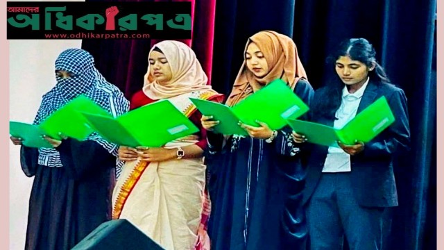 পোশাকের বৈচিত্র্যে রাবি ক্যাম্পাস জুড়ে সৌহার্দ্যের বার্তা, নারী নেতৃত্বে উজ্জ্বল RUCSU