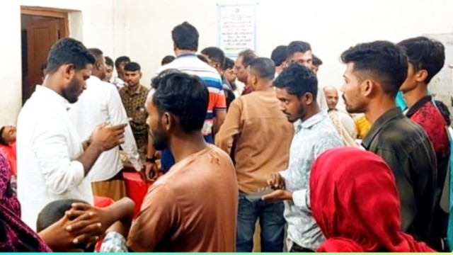 বুড়িগঙ্গায় জগন্নাথ বিশ্ববিদ্যালয়ের শিক্ষার্থীদের নৌকাডুবি, সবাই উদ্ধার