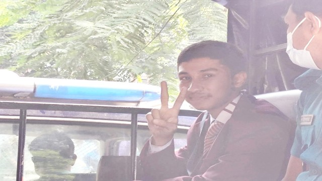 ধানমন্ডি ৩২-এ আটক সেই কিশোরকে ছেড়ে দিল পুলিশ! অবশেষে জানা গেল তার প্রকৃত পরিচয়