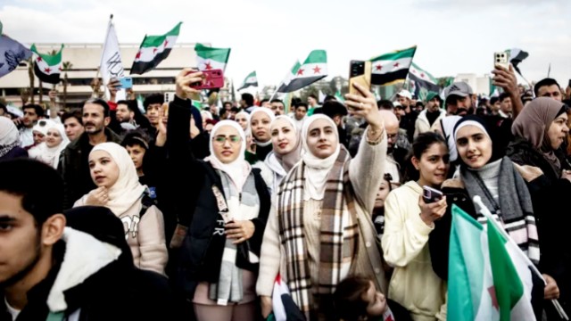 দীর্ঘ ১৪ বছরের যুদ্ধের অবসান উদ্‌যাপন: ‘নতুন ভবিষ্যতের পথে সিরিয়া’—দামেস্কে প্রেসিডেন্ট আল-শারার ঘোষণা