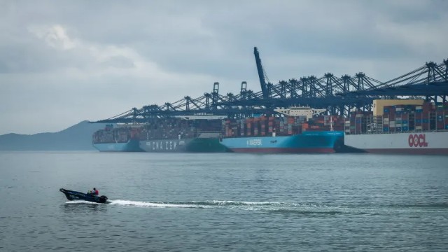 চীন থেকে ইরানগামী কার্গো জাহাজে মার্কিন বাহিনীর অভিযান, অস্ত্রসংশ্লিষ্ট সামগ্রী জব্দের দাবি