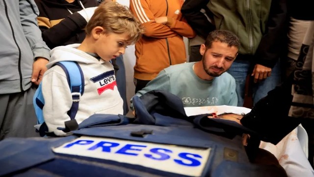 🔴 গাজায় ফিলিস্তিনি সাংবাদিকদের স্বজনসহ ৭০০ জনের বেশি নিহত: রিপোর্ট