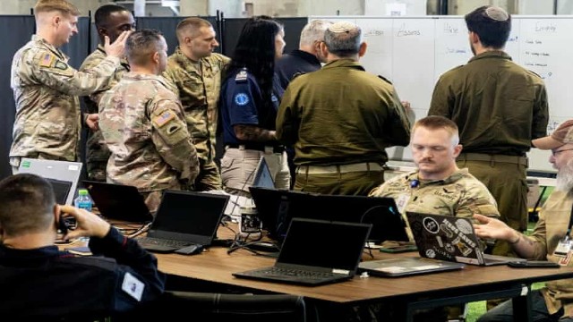 গাজা মানবিক সহায়তা ও নিরাপত্তা পরিকল্পনায় মার্কিন ঘাঁটিতে ইজরায়েলি নজরদারি: রেকর্ড বন্ধের নির্দেশ কমান্ডার ফ্রাঙ্কের