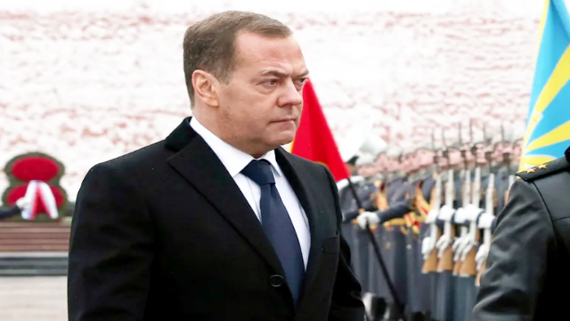 ইরানে মার্কিন হামলা নিয়ে রাশিয়ার তীব্র প্রতিক্রিয়া: ‘আলোচনা ছিল কভার-আপ’ দাবি মেদভেদেভের