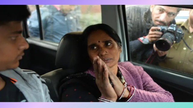 দিল্লির চলন্ত বাসে নারী নির্যাতন: ‘আমাকে ছেড়ে দিন, অভিযোগ করব না’