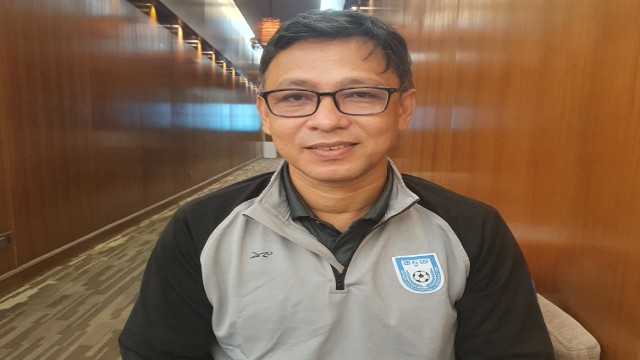 অধিকারপত্র সম্পাদক পলাশের সঙ্গে আলাপচারিতায় জাতীয় দলের গোলকিপিং কোচ নূরজামান নয়ন