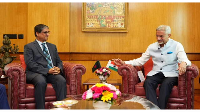 জয়শঙ্করের সঙ্গে বাংলাদেশের বিদায়ী হাইকমিশনার রিয়াজ হামিদুল্লাহর সাক্ষাৎ