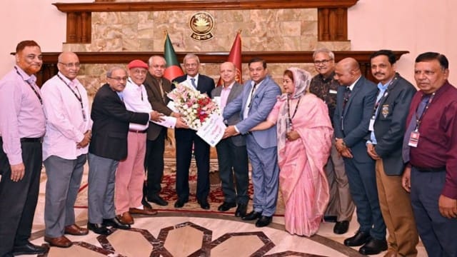 গণতন্ত্র বাঁচাতে হলে গণমাধ্যমকেও বাঁচাতে হবে: রাষ্ট্রপতি