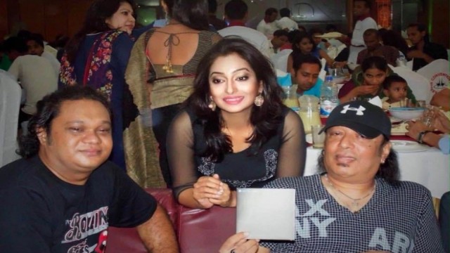 গ্ল্যামারের আড়ালেও অদম্য রোমানা স্বর্ণা, একমাত্র ছেলেকে ঘিরেই নতুন জীবনের গল্প