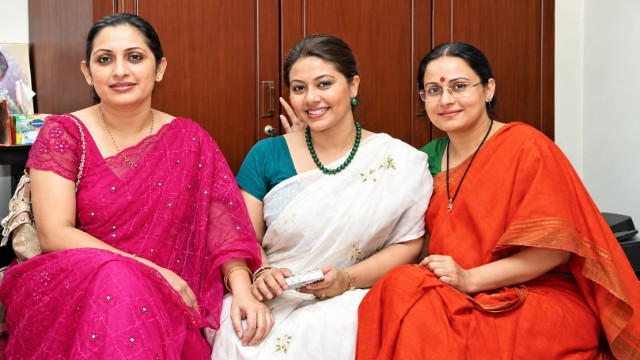 তিন বান্ধবীর ২০১১ সালের স্মৃতি ফিরিয়ে আনলেন আফসানা মিমি
