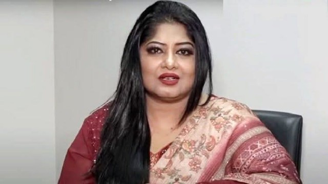চিত্রনায়িকা মৌসুমীর গ্রিনকার্ড, দেশে ফিরতে দেরি কেন?