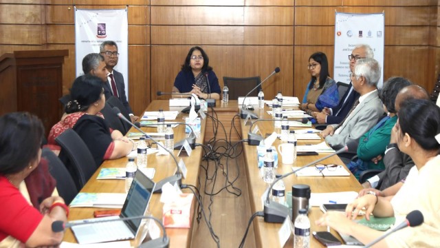 ঢাকা বিশ্ববিদ্যালয়ে জাতীয় নিরাপত্তা, জলবায়ু পরিবর্তন ও শ্রম অভিবাসন বিষয়ক সেমিনার: দক্ষ শ্রমিক প্রেরণ ও রেমিট্যান্স বাড়াতে বৈদেশিক নীতিতে পরিবর্তন আনার আহ্বান