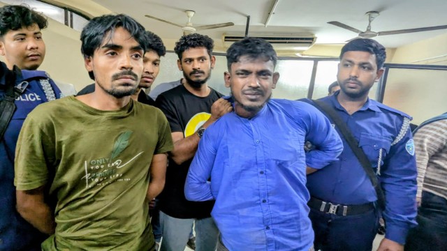 চলন্ত বাসে কুবির নারী শিক্ষার্থীকে হেনস্তার অভিযোগ