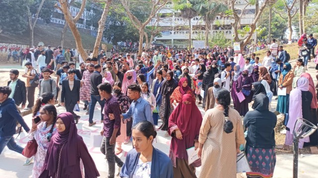 দুই অঞ্চলে একযোগে কুবি’র ‘বি’ ইউনিটের ভর্তি পরীক্ষা সম্পন্ন! উপস্থিতির হার কত শতাংশ জানেন কি?