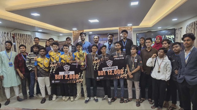 কুবির গেমারদের লড়াইয়ে শ্রেষ্ঠত্ব ছিনিয়ে নিল 'টিন এক্সট্রেমেক্স'! প্রথমবার ই-স্পোর্টস উন্মাদনায় মাতল কুমিল্লা বিশ্ববিদ্যালয়