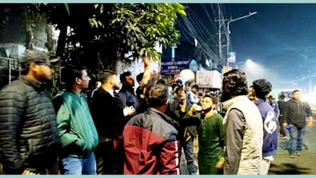 শরিফ ওসমান হাদি হত্যাকাণ্ড: চট্টগ্রামে ভারতীয় সহকারী হাইকমিশনের সামনে বিক্ষোভ, কড়া নিরাপত্তা