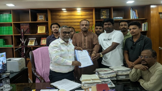 বাধ্যতামূলক ক্রেডিট কোর্স বাতিলসহ তিন দফা দাবিতে ইবি ছাত্রদলের স্মারকলিপি