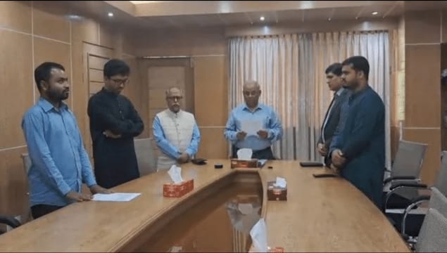 মেয়াদ শেষের ১৭ দিন আগে শপথ নিলেন শিবির প্যানেলের চাকসু সদস্য আকাশ দাশ