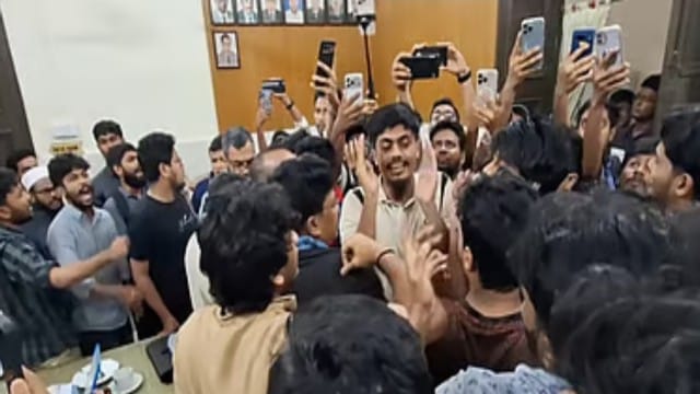 ঢাবির শহীদুল্লাহ হলে ছাত্রশিবির ও ছাত্রদলের সংঘর্ষ