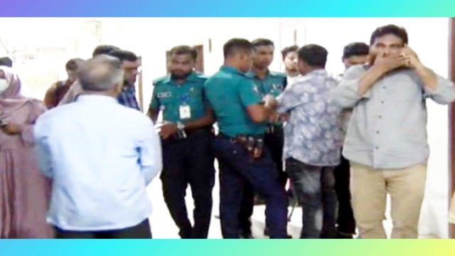 বিচারকের বাসায় ঢুকে কিশোর পুত্রকে হত্যা — আহত স্ত্রী, হামলাকারীও হাসপাতালে!”