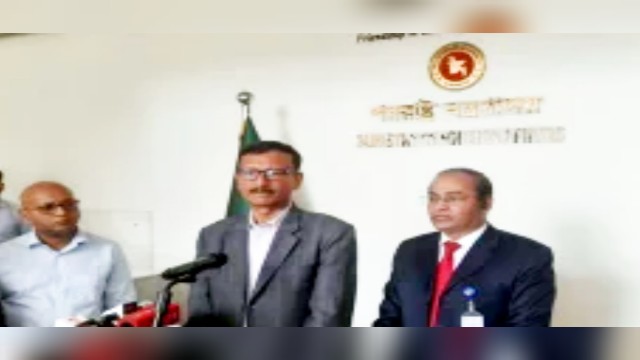 গণমাধ্যমে হামলা সরকারের দুর্বলতার বহিঃপ্রকাশ: সালাহউদ্দিন আহমদ