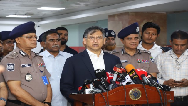 সন্ত্রাস, মাদক ও চাঁদাবাজির বিরুদ্ধে ‘জিরো টলারেন্স’ নীতি অব্যাহত থাকবে: স্বরাষ্ট্রমন্ত্রী