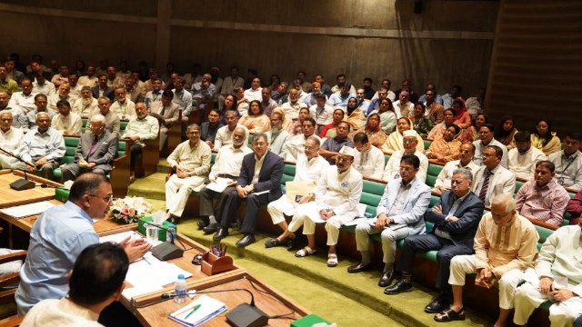 প্রধানমন্ত্রীর সভাপতিত্বে সরকারদলীয় এমপিদের সভা অনুষ্ঠিত