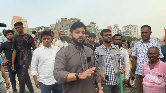 রাতে ‘গুজব’, সকালে ‘প্রধানমন্ত্রীর সিদ্ধান্ত’, দুপুরে ‘স্বেচ্ছায় অব্যাহতি’: ইশরাকের বক্তব্যে প্রশ্ন