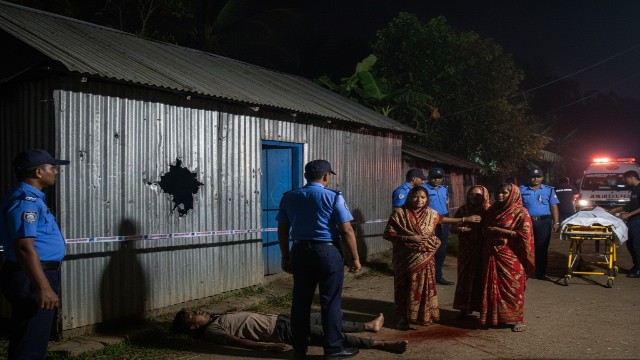 গভীর রাতে ঘরে ঢুকে যুবককে গুলি করে হত্যা, স্ত্রী আহত