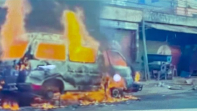 হঠাৎ আগুনে পুড়ে ছাই অ্যাম্বুলেন্স, অল্পের জন্য বড় দুর্ঘটনা এড়াল ময়মনসিংহ