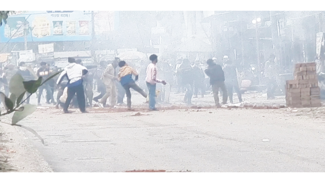 মাদারীপুরে তিন ঘণ্টাব্যাপী সংঘর্ষ: সরদার-হাওলাদার বংশের লড়াইয়ে আহত ৫, মহাসড়ক বন্ধ