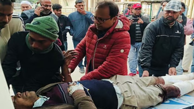 ভোটের মাঠে সহিংসতা: স্বতন্ত্র প্রার্থীর কর্মীর দুই পায়ের রগ কাটার অভিযোগ