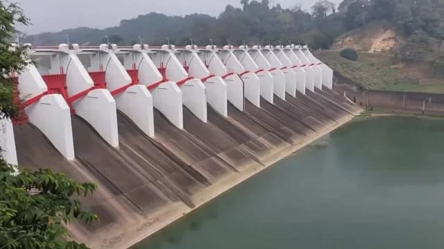 কাপ্তাই হ্রদের পানি কমায় ৮ দিন পর স্পিলওয়ের ১৬ জলকপাট বন্ধ