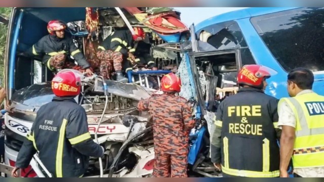 নাটোরে দুই বাসের মুখোমুখি সংঘর্ষ, নিহতের সংখ্যা নিয়ে ভিন্ন তথ্য