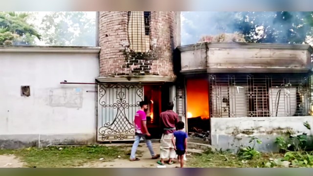 পাবনায় ছাত্রীকে ধর্ষণচেষ্টার অভিযোগ, মহিলা মাদ্রাসায় অগ্নিসংযোগ