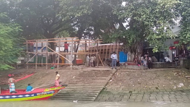 মুন্সীগঞ্জ লঞ্চঘাটে আধুনিক পর্যটনকেন্দ্র গড়ার পরিকল্পনা, উচ্ছেদ ৩২ অবৈধ স্থাপনা