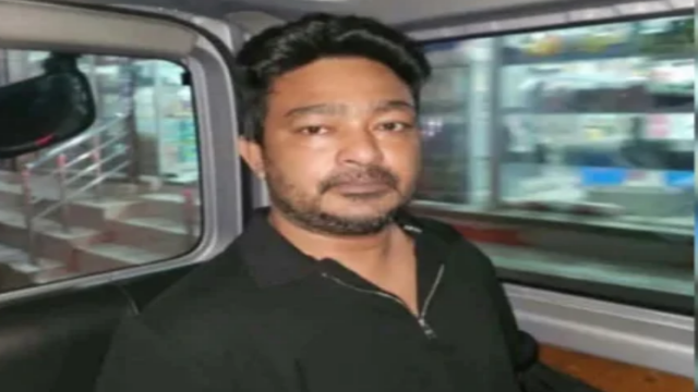 শ্রীনগরে অগ্রণী ব্যাংক থেকে কোটি কোটি টাকা আত্মসাতের অভিযোগ, ক্যাশ কর্মকর্তা ও প্রথম স্ত্রী গ্রেপ্তার