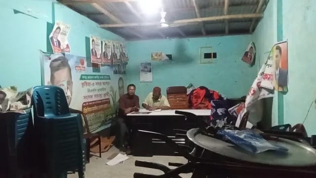 কুষ্টিয়ায় বিএনপি কার্যালয়ে হামলার অভিযোগ, পাল্টা গোডাউনে আগুন