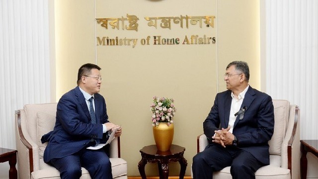 চীনা বিনিয়োগ বাড়াতে রাষ্ট্রদূতকে আহ্বান জানালেন স্বরাষ্ট্রমন্ত্রী