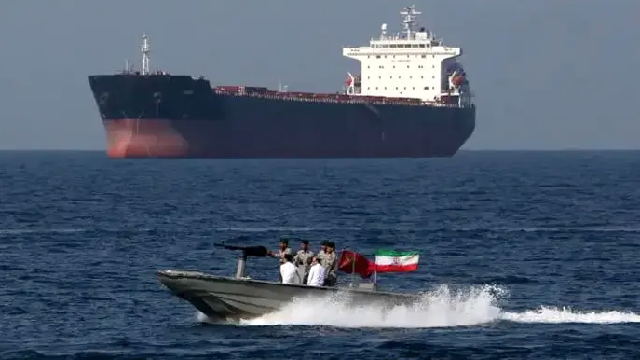 মধ্যপ্রাচ্যে চলমান হামলায় হরমুজ প্রণালী বন্ধ করে দিচ্ছে ইরান