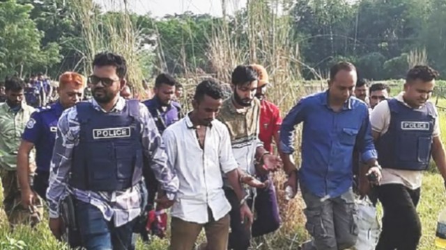 ভাঙ্গায় সৌদিপ্রবাসীর বাড়িতে অভিযান, বোমা তৈরির সরঞ্জামসহ তিনজন আটক